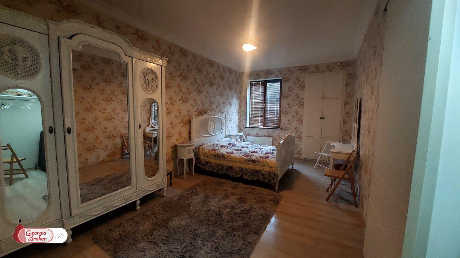 продается дом с новым ремонтом 9-комнат